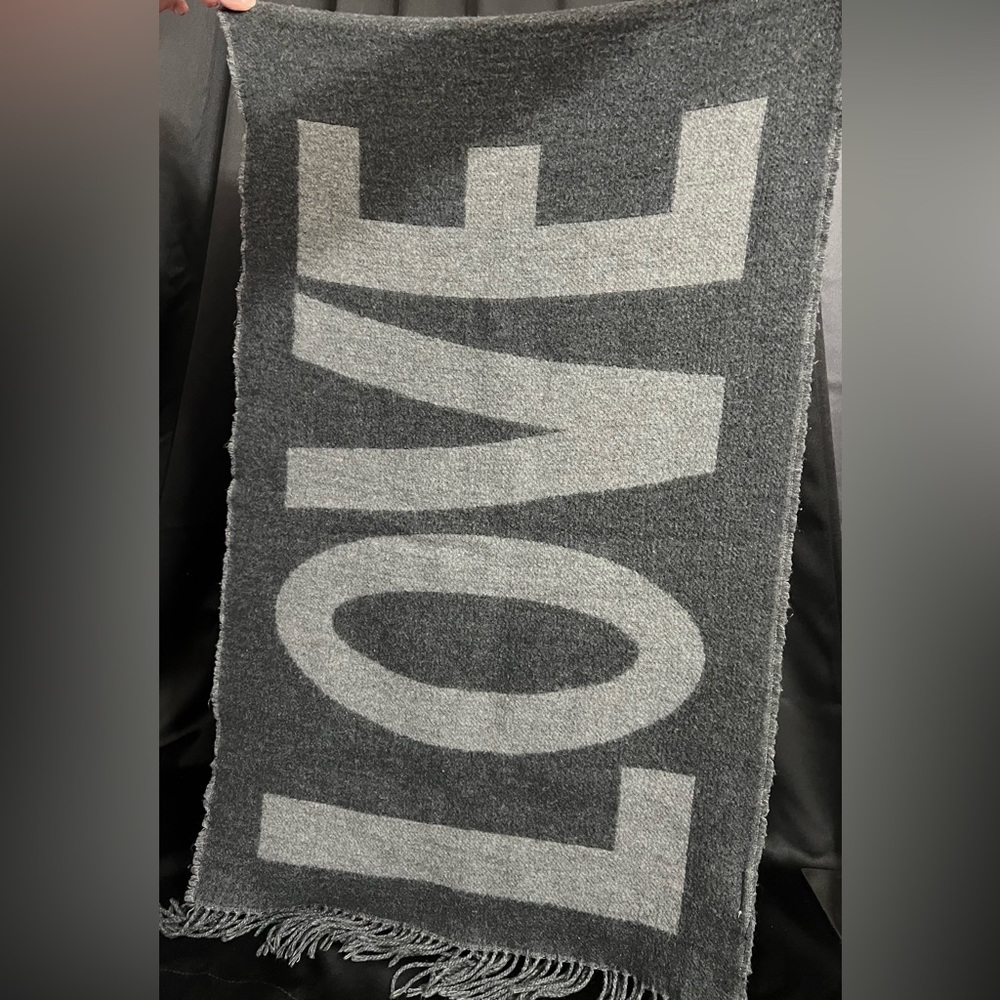 H&M Scarf and/or Wrap - Picture 2 of 7